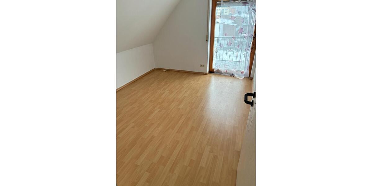 Etagenwohnung Idstein - 3 Zimmer, 100 m&sup2;, 1.100&euro; | Angebot:24701481