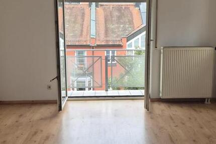 Helle Dachgeschoßwohnung im Zentrum von Deggendorf – 2 Zimmer
