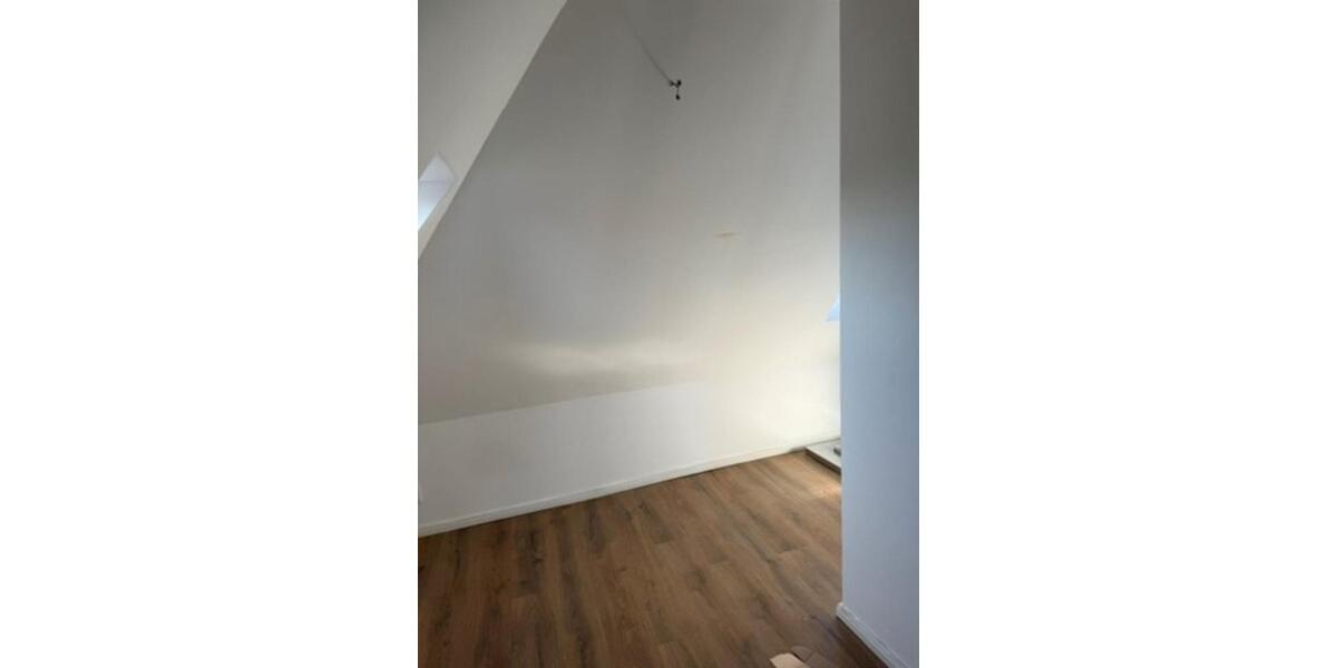 Etagenwohnung Glauchau - 5 Zimmer, 92 m&sup2;, 680&euro; | Angebot:25760197