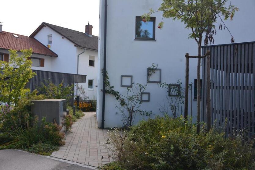 Moderne Souterrain-Wohnung mit Tageslicht