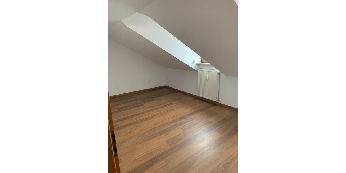 Dachgeschoßwohnung Büchlberg - 1 Zimmer, 40 m&sup2;, 400&euro; | Angebot:26651975
