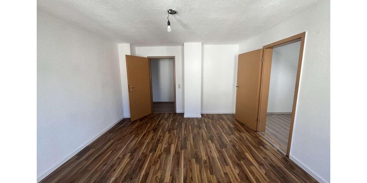 Dachgeschoßwohnung Reichenbach im Vogtland - 4 Zimmer, 77 m&sup2;, 420&euro; | Angebot:26168702