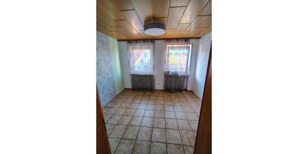 Etagenwohnung Eschwege - 4 Zimmer, 100 m&sup2;, 700&euro; | Angebot:24889953