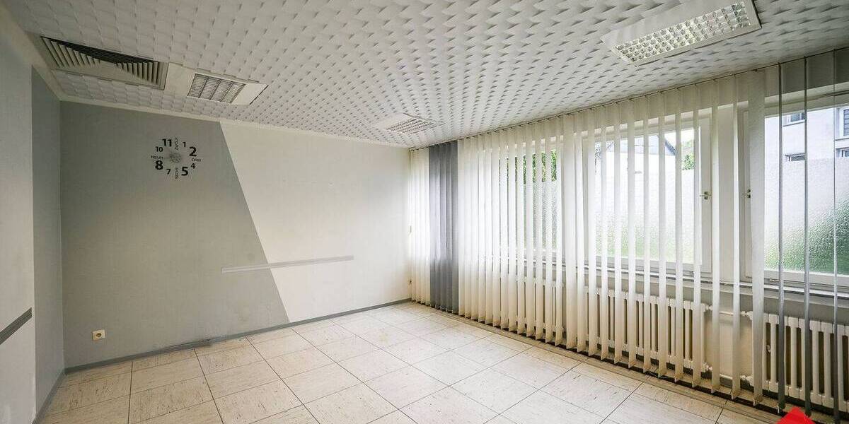 Büro Praxis mit Kfz-Stellplätzen in ruhiger Lage von Meinerzhagen - Gewerbeobjekt Meinerzhagen | Angebot:26931435