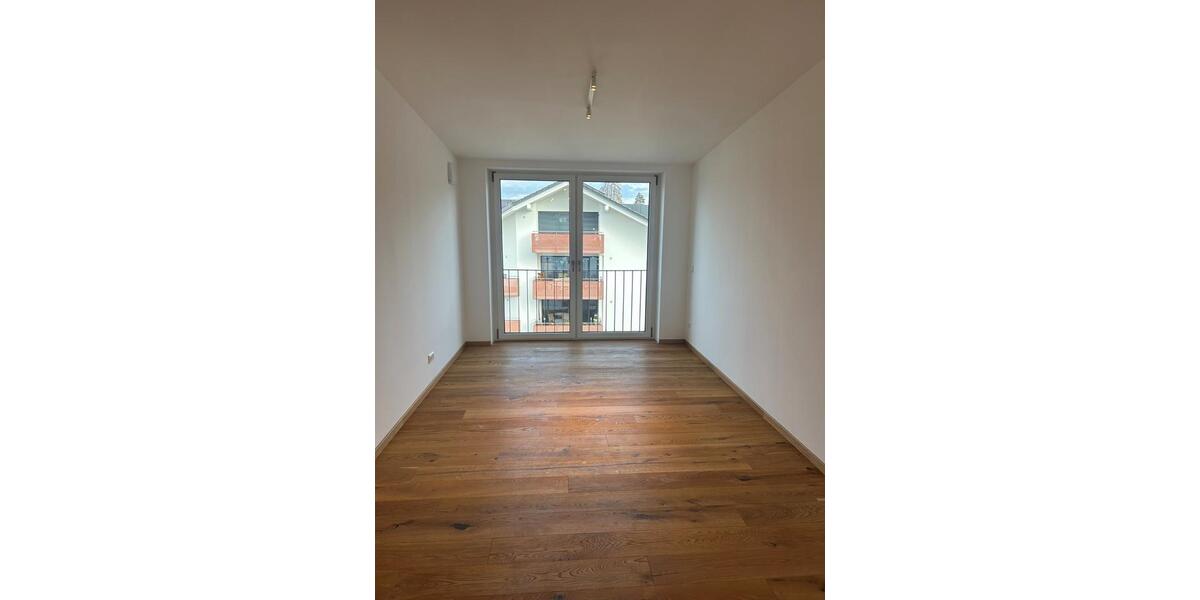 Dachgeschoßwohnung Rimsting - 4 Zimmer, 126 m&sup2;, 2.180&euro; | Angebot:25289066