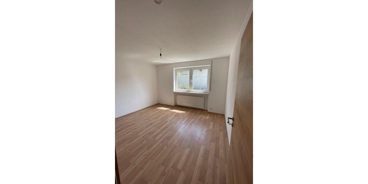 Erdgeschoßwohnung Straubing - 4 Zimmer, 103 m&sup2;, 850&euro; | Angebot:26635417