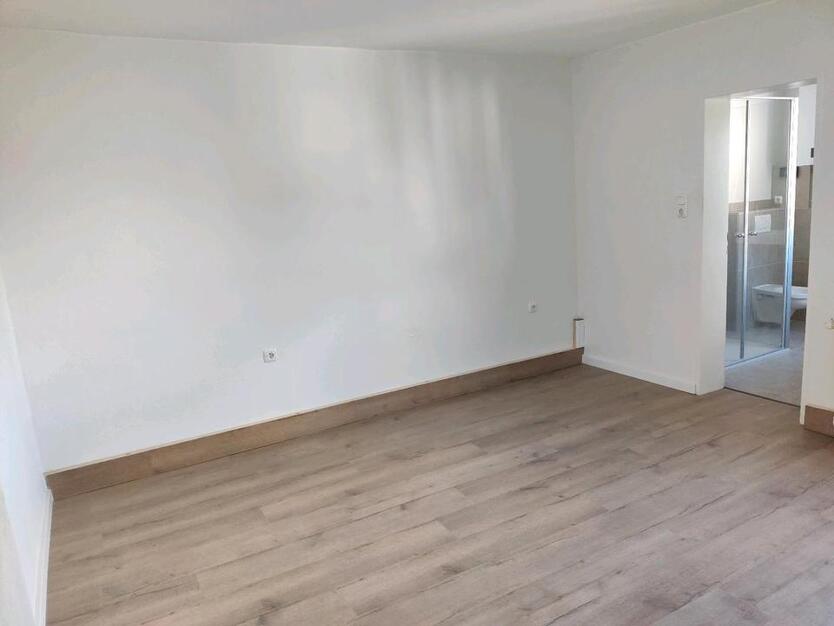 Ab Sofort Bezugsfreimit Einbauküche NEU sanierte 3 Zimmer