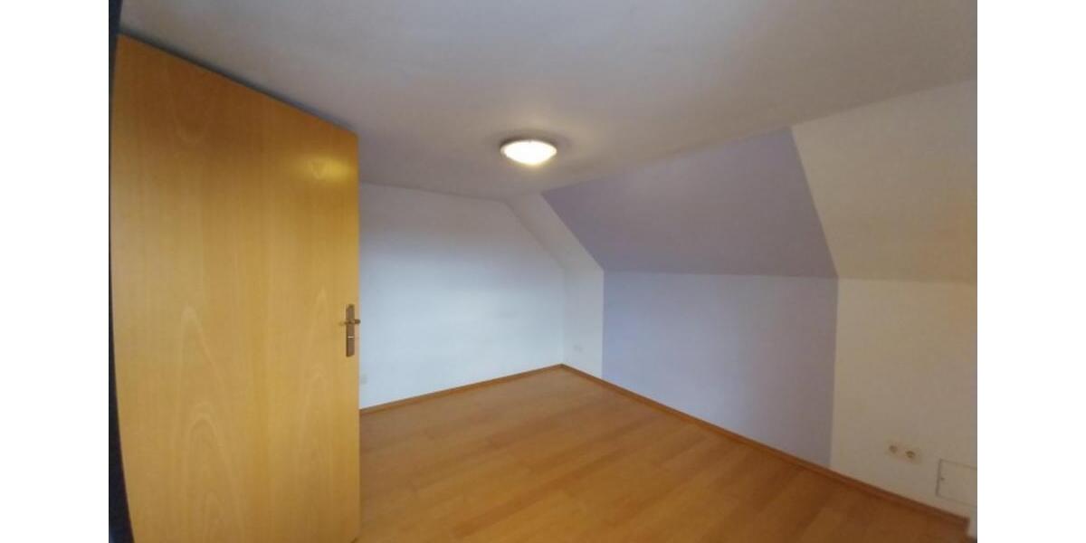 Dachgeschoßwohnung Regenstauf - 2 Zimmer, 550&euro; | Angebot:21606544