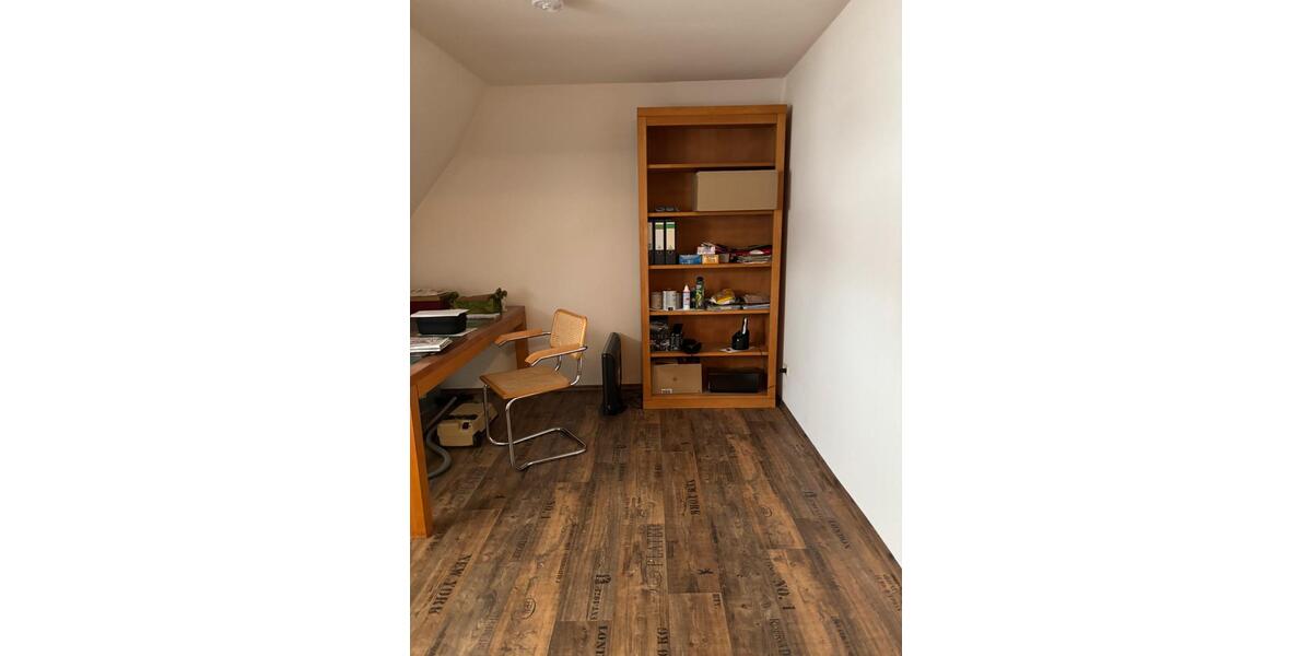 Dachgeschoßwohnung Bremerhaven Schiffdorferdamm - 1 Zimmer, 33 m&sup2;, 216&euro; | Angebot:24559185