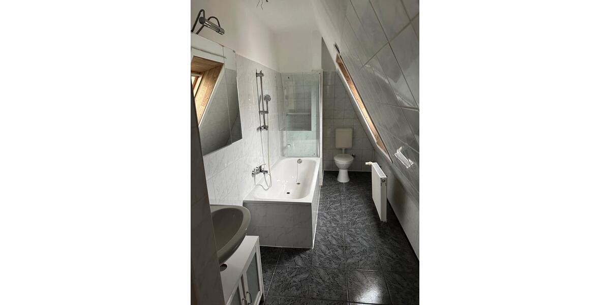 Dachgeschoßwohnung Lüdenscheid - 3 Zimmer, 75 m&sup2;, 570&euro; | Angebot:25990098