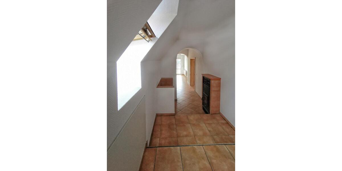 Dachgeschoßwohnung Hartheim am Rhein - 4 Zimmer, 132 m&sup2;, 1.520&euro; | Angebot:26624238