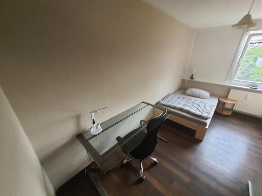 11,45 m² möbliertes Zimmer in 4er-WG zimmer