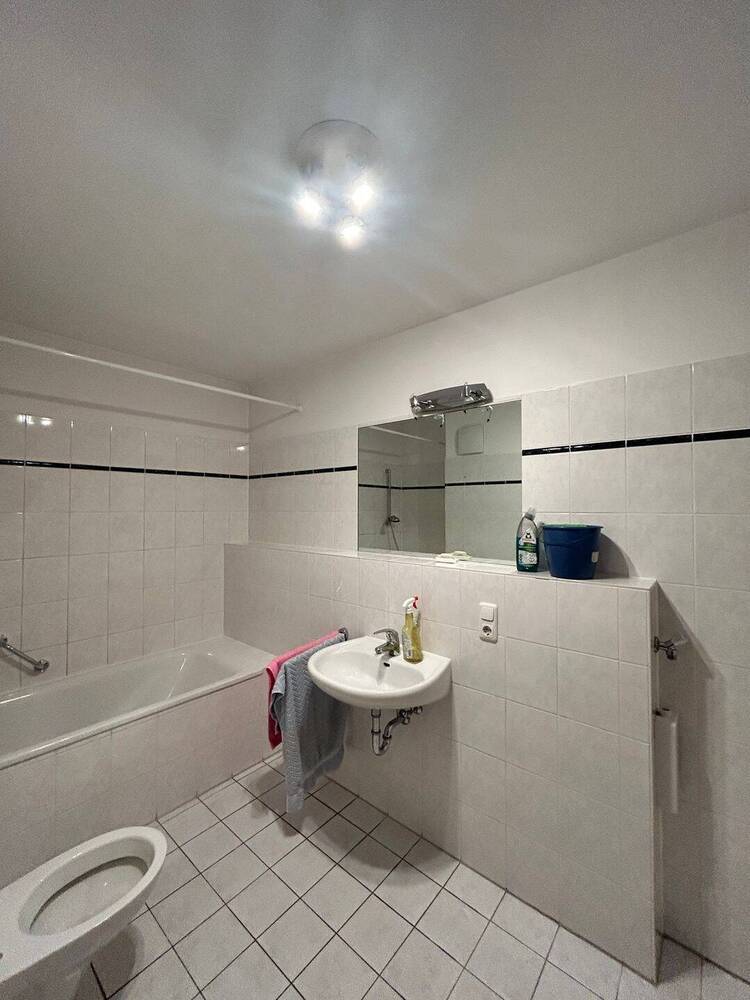 Helle Erdgeschoßwohnung mit Terrasse und Stellplatz!