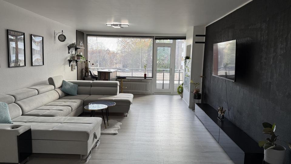 Luxuriöse, voll möblierte 3,5-Zimmer-Wohnung mit Balkon im 3. OG in Köln-Weiden 3.5 zimmer