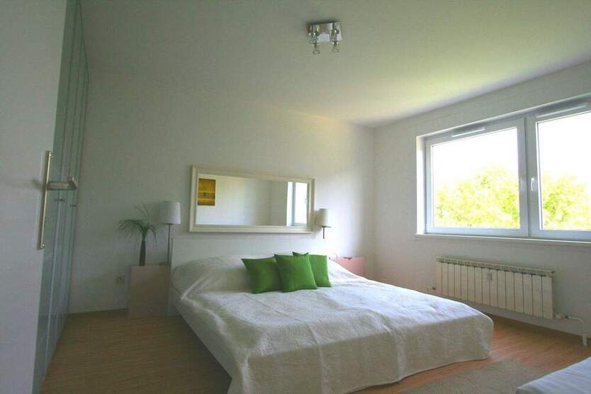 ** MODERNISIERTE 3 Zimmer Wohnung MIT GROßEM ESSPLATZ, BALKON UND NEUEM DUSCHBAD**
