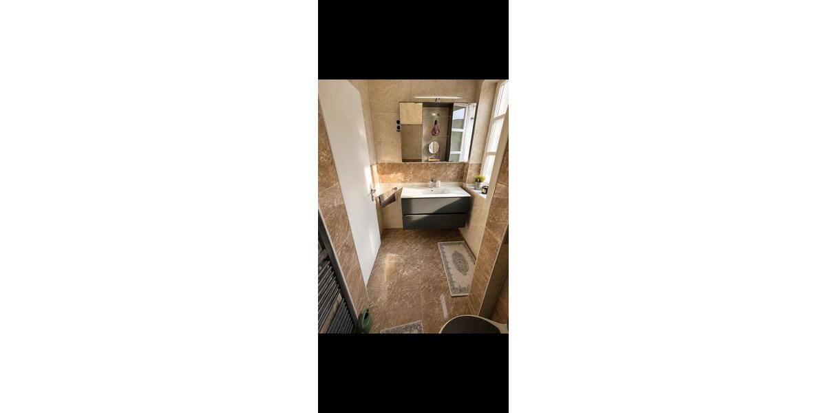 Dachgeschoßwohnung Neuburg an der Donau - 6 Zimmer, 170 m&sup2;, 400&euro; | Angebot:26653341
