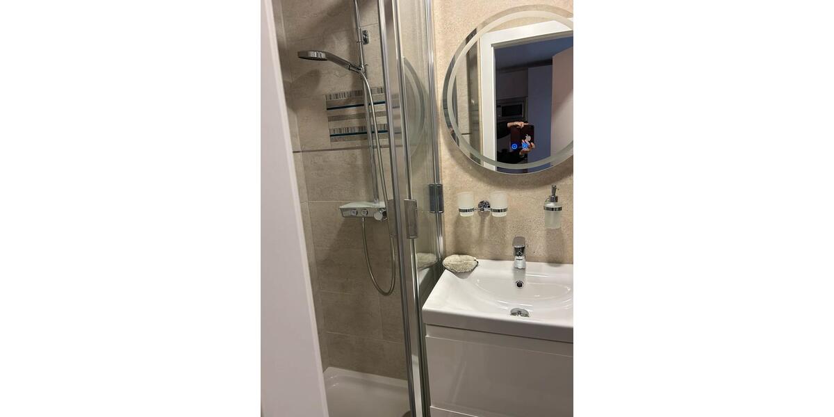 Möbliertes Zimmer separater Eingang Dusche WC 1 zimmer