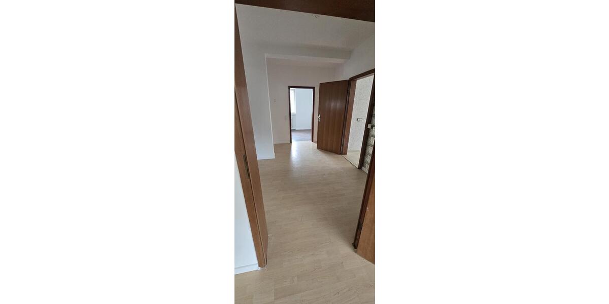 Erdgeschoßwohnung Saarbrücken West - 4 Zimmer, 125 m&sup2;, 1.450&euro; | Angebot:25655779