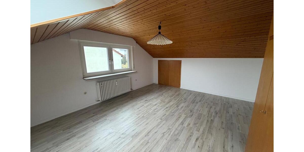 Dachgeschoßwohnung Weinstadt - 2 Zimmer, 50 m&sup2;, 1.100&euro; | Angebot:24741595