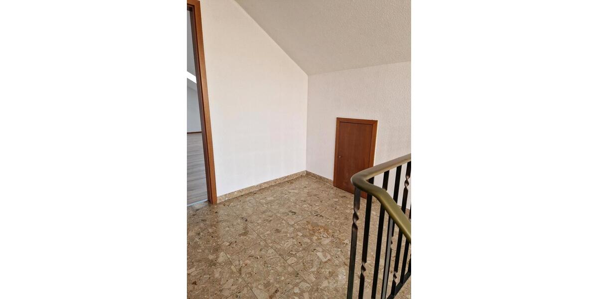 Wohnen auf Zeit Overath - 8 Zimmer, 215 m&sup2;, 1.750&euro; | Angebot:25449547