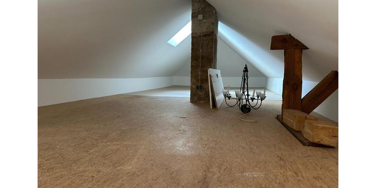 Großzügige 4-Zimmer-Wohnung mit Loft und Holzbalkendecke 4 zimmer