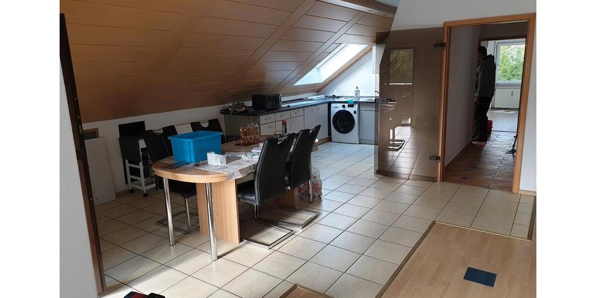 Dachgeschoßwohnung Großrinderfeld - 4 Zimmer, 105 m&sup2;, 680&euro; | Angebot:25990828