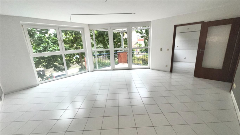 Wohnen an der Elbe - großzügige 2 Raum Wohnung
