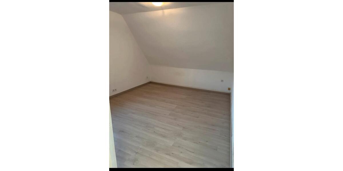 Dachgeschoßwohnung Balve - 3 Zimmer, 75 m&sup2;, 500&euro; | Angebot:23735715