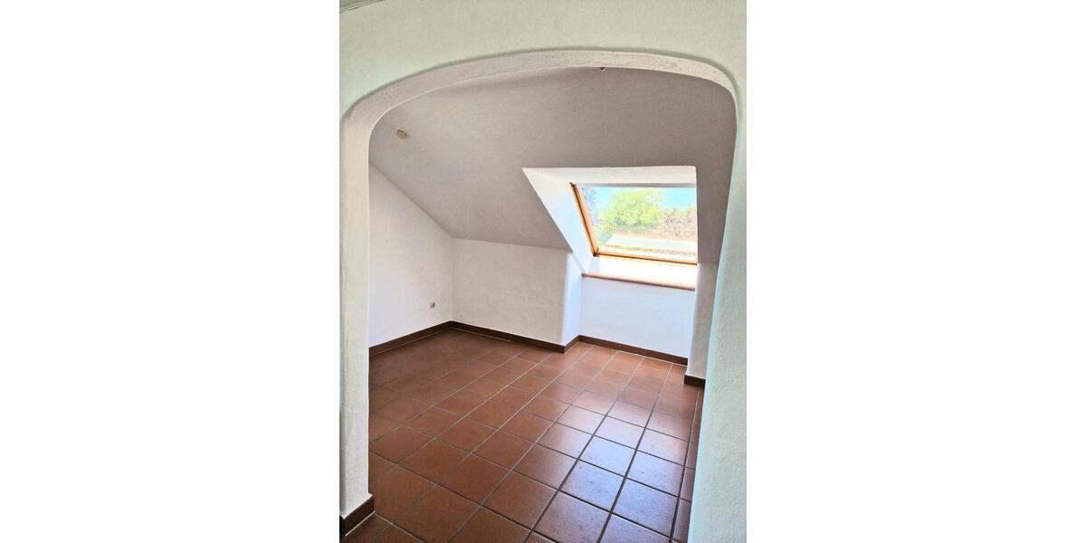 Helle 4 Zimmer Dachgeschosswohnung mit Balkon *befristet* zimmer