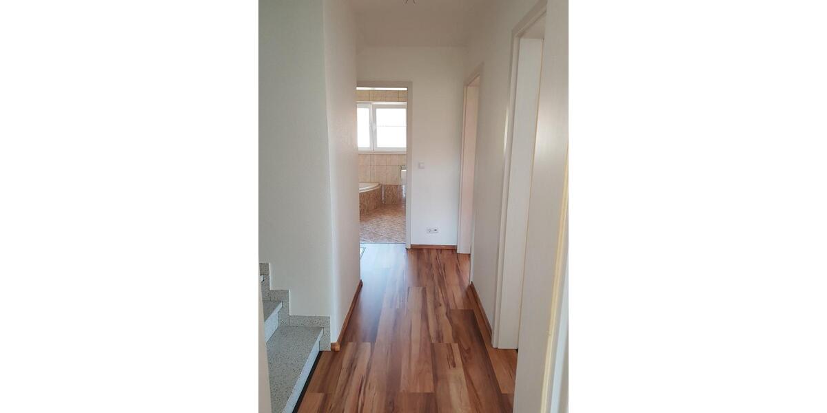 Reiheneckhaus zur Miete mit 6 Zimmer, Garage, 2 Stellplätze, ELW 6 zimmer