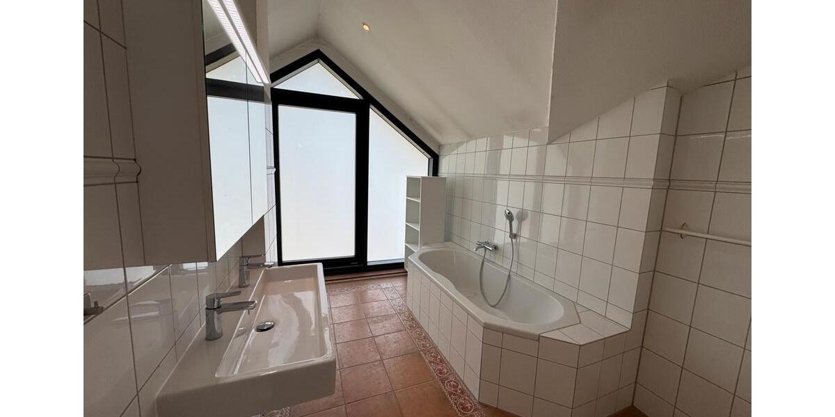 Dachgeschoßwohnung Wallenhorst - 3.5 Zimmer, 100 m&sup2;, 1.180&euro; | Angebot:26412504