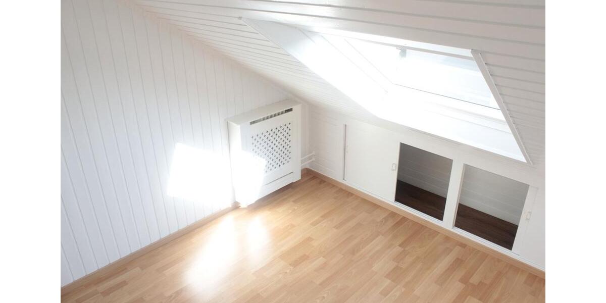 Dachgeschoßwohnung Püttlingen - 3 Zimmer, 106 m&sup2;, 780&euro; | Angebot:26251844