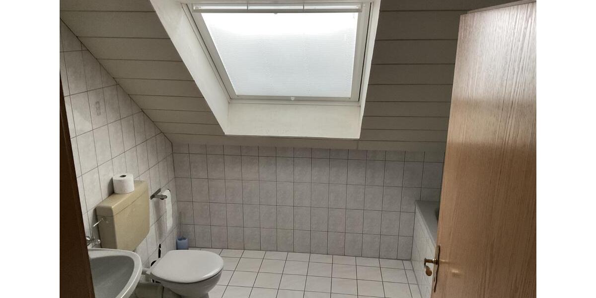 Dachgeschoßwohnung Bergneustadt - 3 Zimmer, 82 m&sup2;, 650&euro; | Angebot:24431077