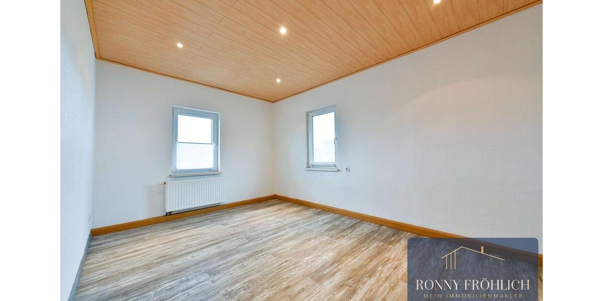 XL 5-Raum-Wohnung in Lauter-Bernsbach mit Einbauküche und viel Platz zu Mieten 5 zimmer