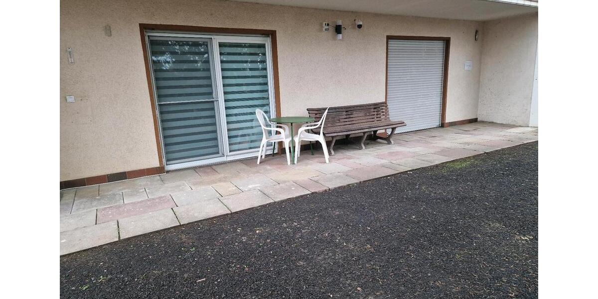 EG Wohnung 2 Garagen 4 Stellplätze Garten 3 zimmer