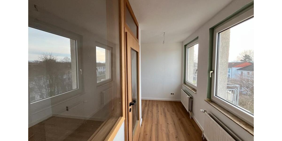 Hell, ruhig, barrierefrei, 4. Stock, Balkon 4 zimmer