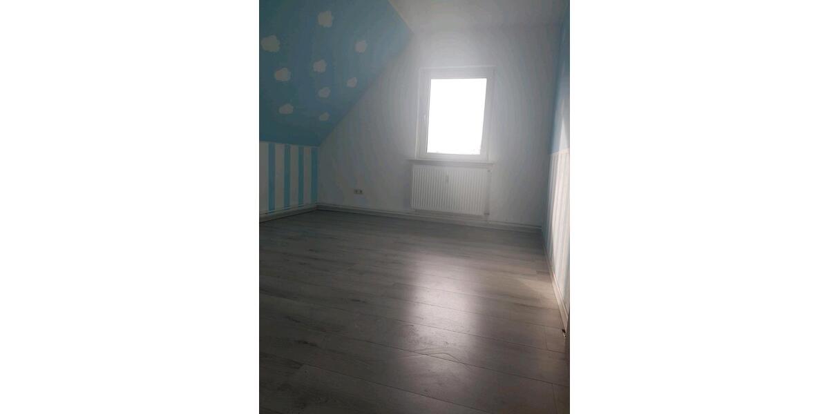 Dachgeschoßwohnung Bergen - 5 Zimmer, 100 m&sup2;, 700&euro; | Angebot:24550244