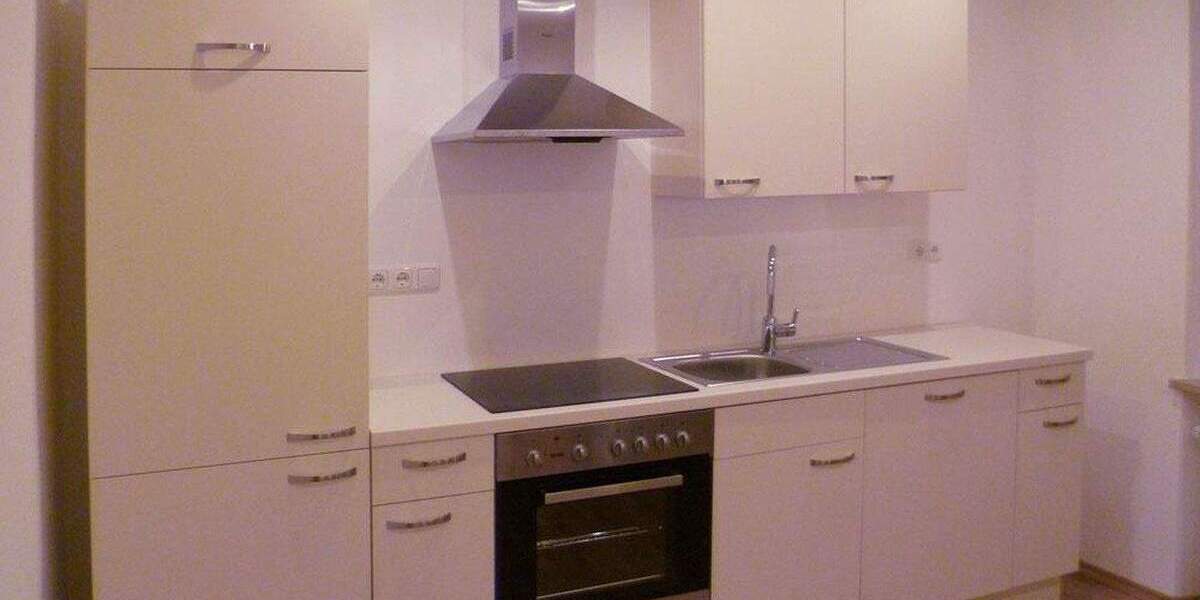 Schöne renovierte 2-Zi-Altbauwohnung und EBK in Bogen Zentrum 3 zimmer