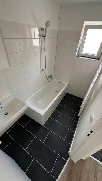 2. OG 4 Zimmer mit Balkon ab Dezember (frisch saniert) zimmer