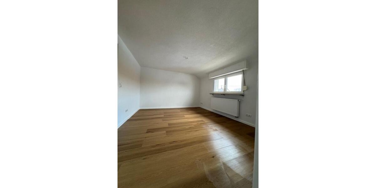 Dachgeschoßwohnung Karlsruhe Neureut - 4 Zimmer, 70 m&sup2;, 1.300&euro; | Angebot:23693533