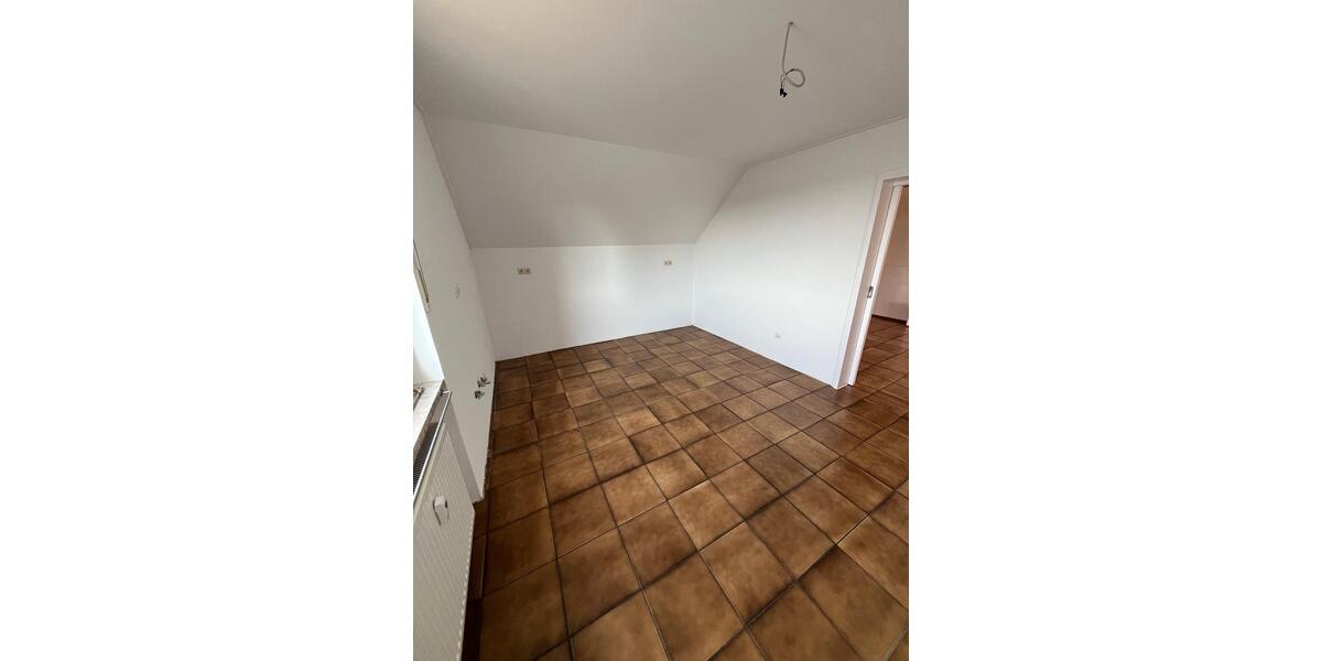 Dachgeschoßwohnung Speichersdorf - 3 Zimmer, 121 m&sup2;, 880&euro; | Angebot:26133097