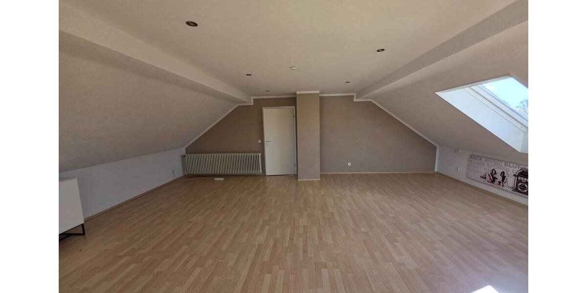 Dachgeschoßwohnung Karlsruhe Neureut - 3 Zimmer, 85 m&sup2;, 850&euro; | Angebot:25960844