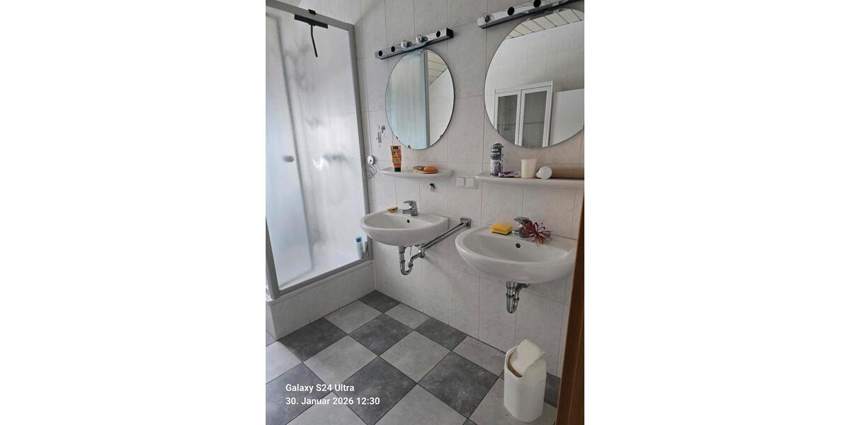 Etagenwohnung Uetze - 4 Zimmer, 130 m&sup2;, 1.150&euro; | Angebot:23272612