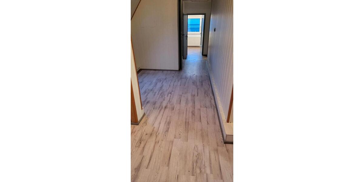 Einfamilienhaus Hillerse - 8 Zimmer, 220 m&sup2;, 1.600&euro; | Angebot:24878290