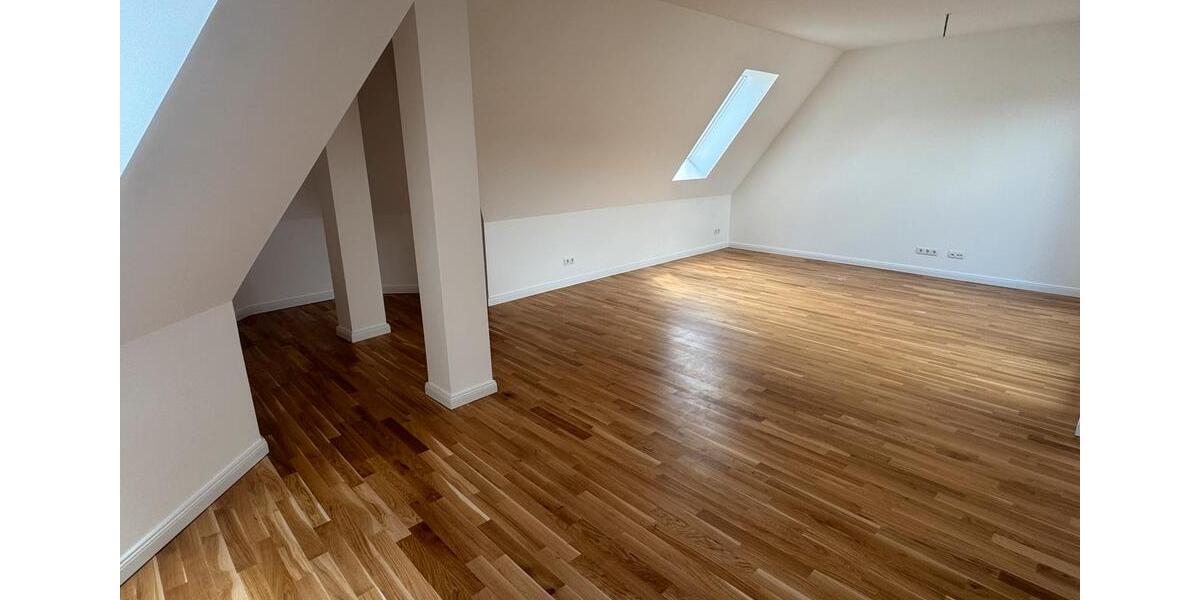 Dachgeschoßwohnung Werdau - 4 Zimmer, 112 m&sup2;, 925&euro; | Angebot:26587579