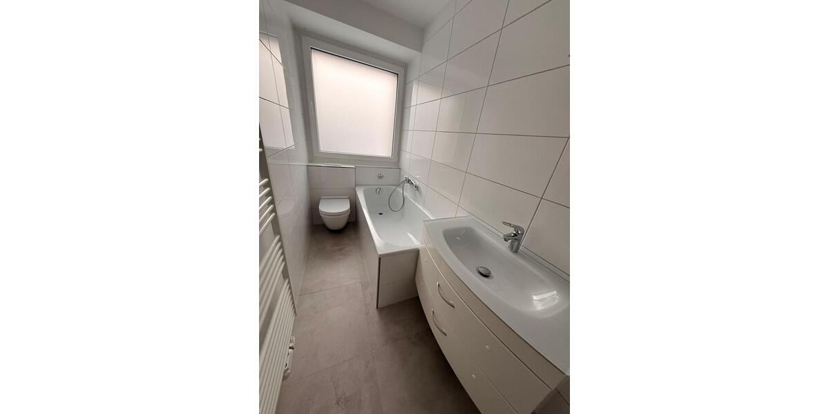 Kernsanierte 3 Zimmer Wohnung mit Balkon & Garage in Rtg Süd 1 zimmer