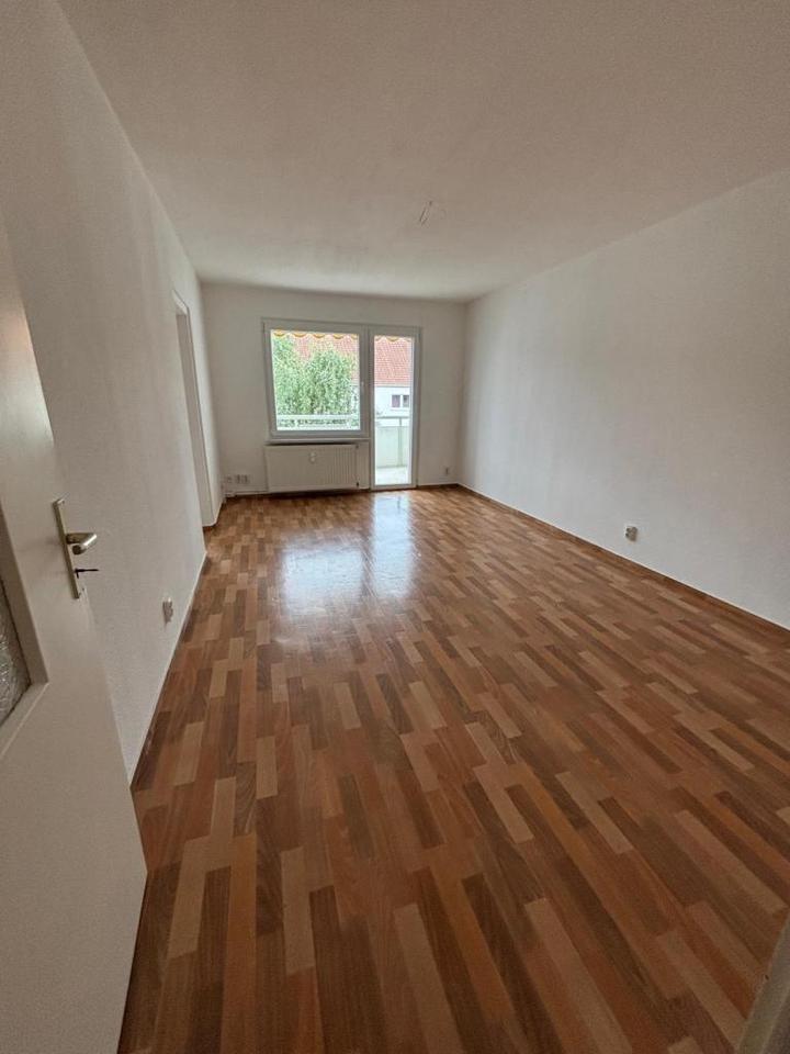 Helle und geräumige 2-Zimmer Wohnung mit großem Balkon! zimmer