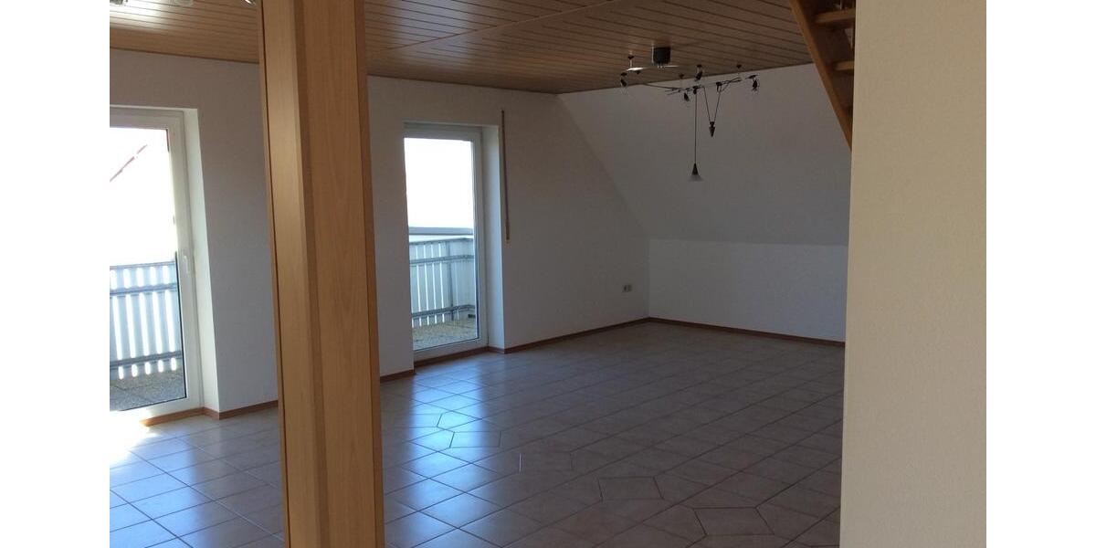 Dachgeschoßwohnung Nördlingen - 3 Zimmer, 90 m&sup2;, 750&euro; | Angebot:26234769