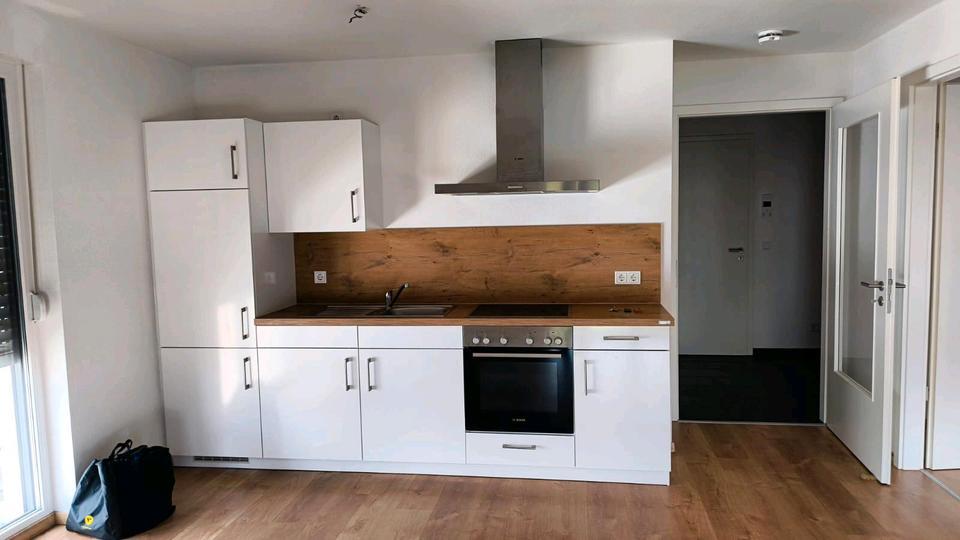 moderne helle Wohnung mit Fußbodenheizung, Balkon und Garage