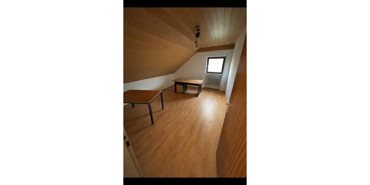 Etagenwohnung Waldsassen - 4 Zimmer, 100 m&sup2;, 1.000&euro; | Angebot:25516193